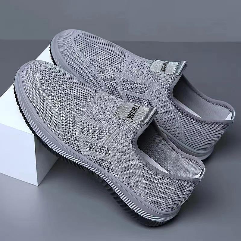 Solid color breathable soft sole sports shoes