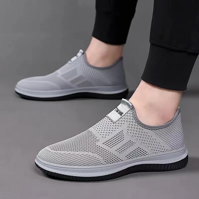 Solid color breathable soft sole sports shoes