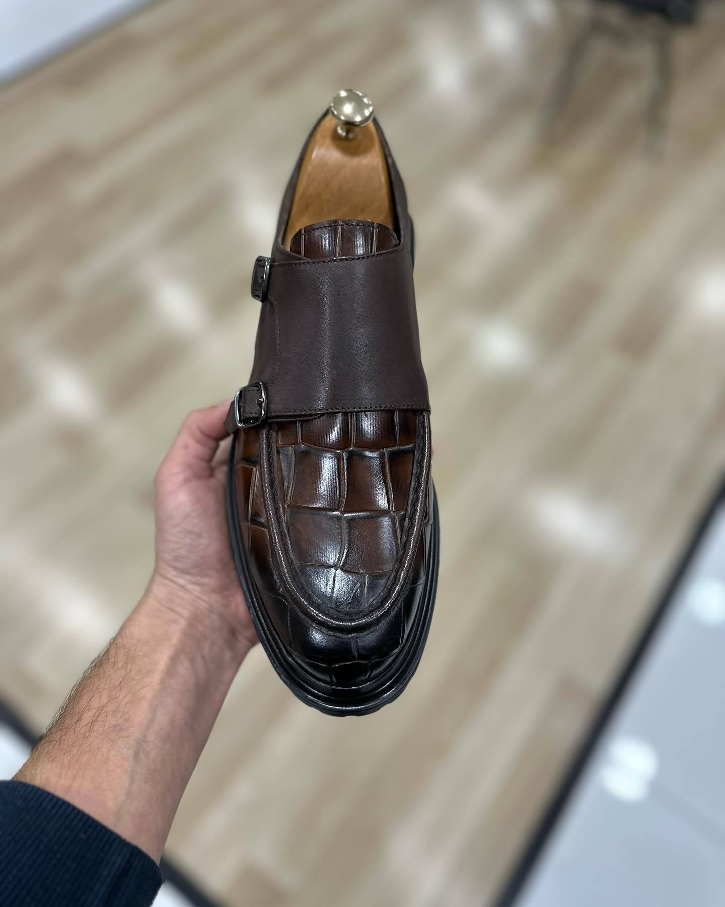 Loop textured Italian leather sports shoes