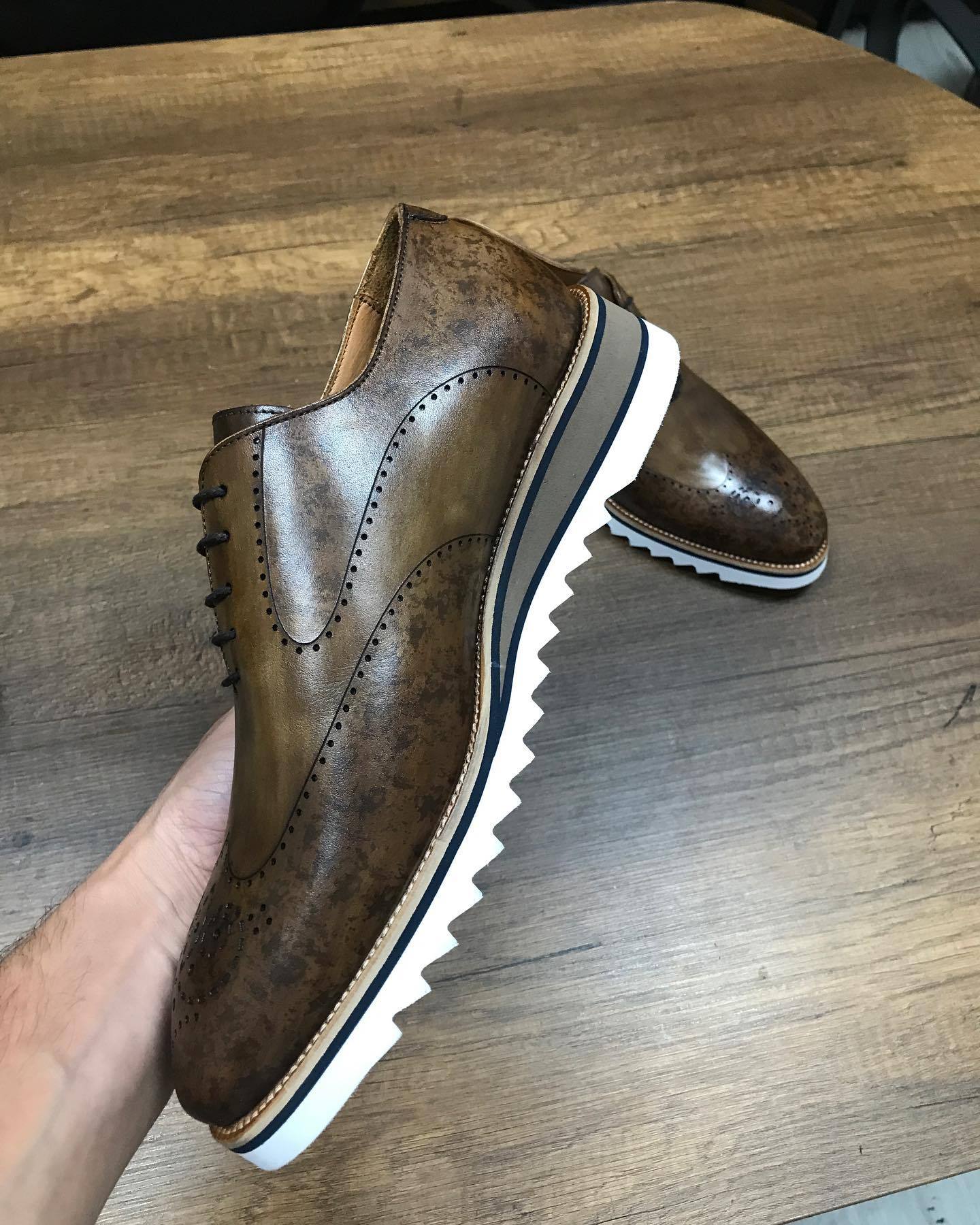Light brown breathable British leather shoes
