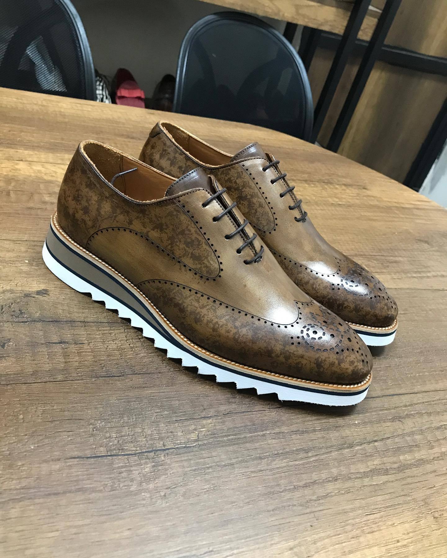Light brown breathable British leather shoes