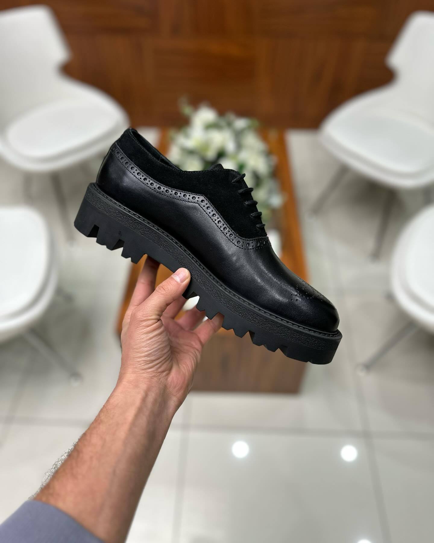 Casual perforated Italian leather shoes