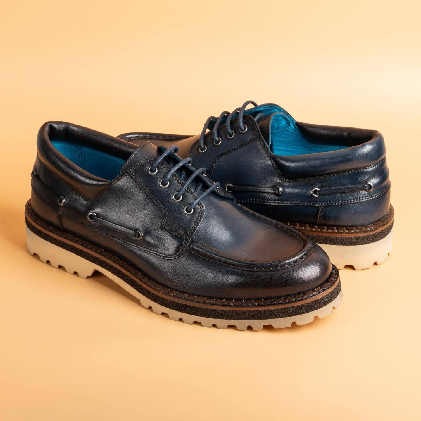 Dark blue Italian leather sports shoes