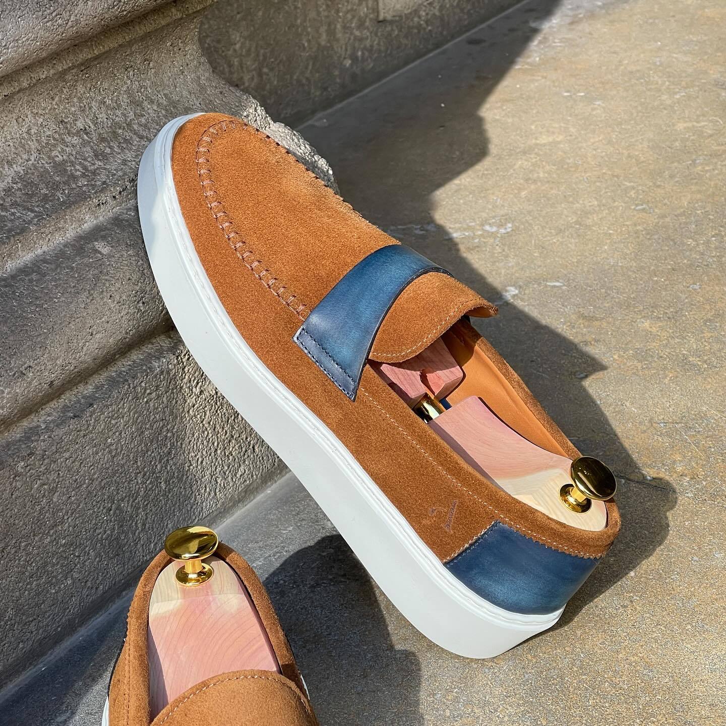 Khaki casual sneakers