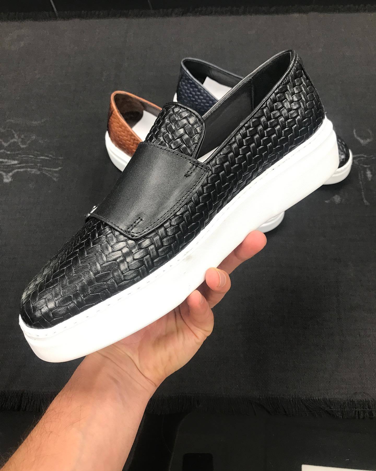 Black warrior mesh metamorphic double buckle sneakers