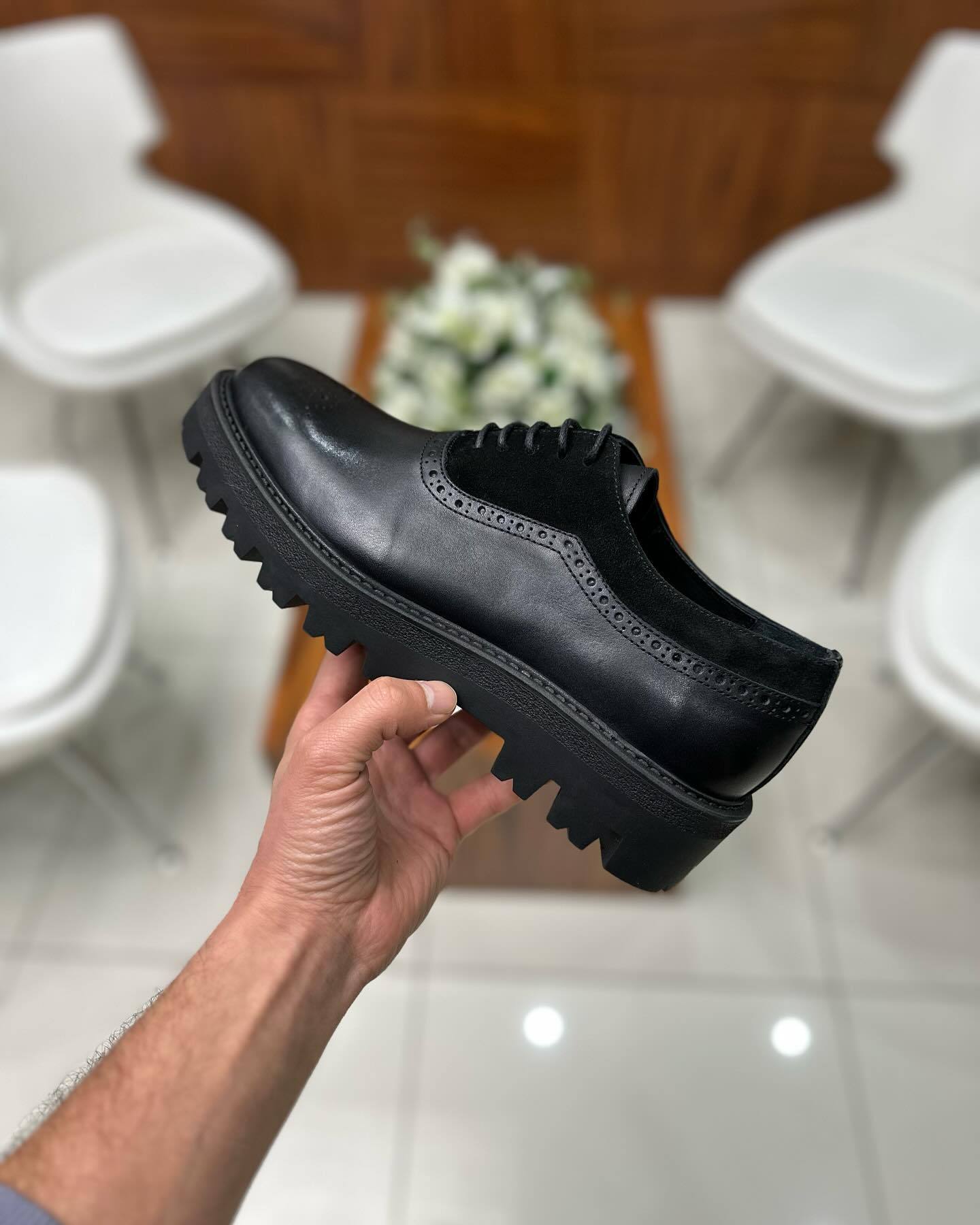 Casual perforated Italian leather shoes