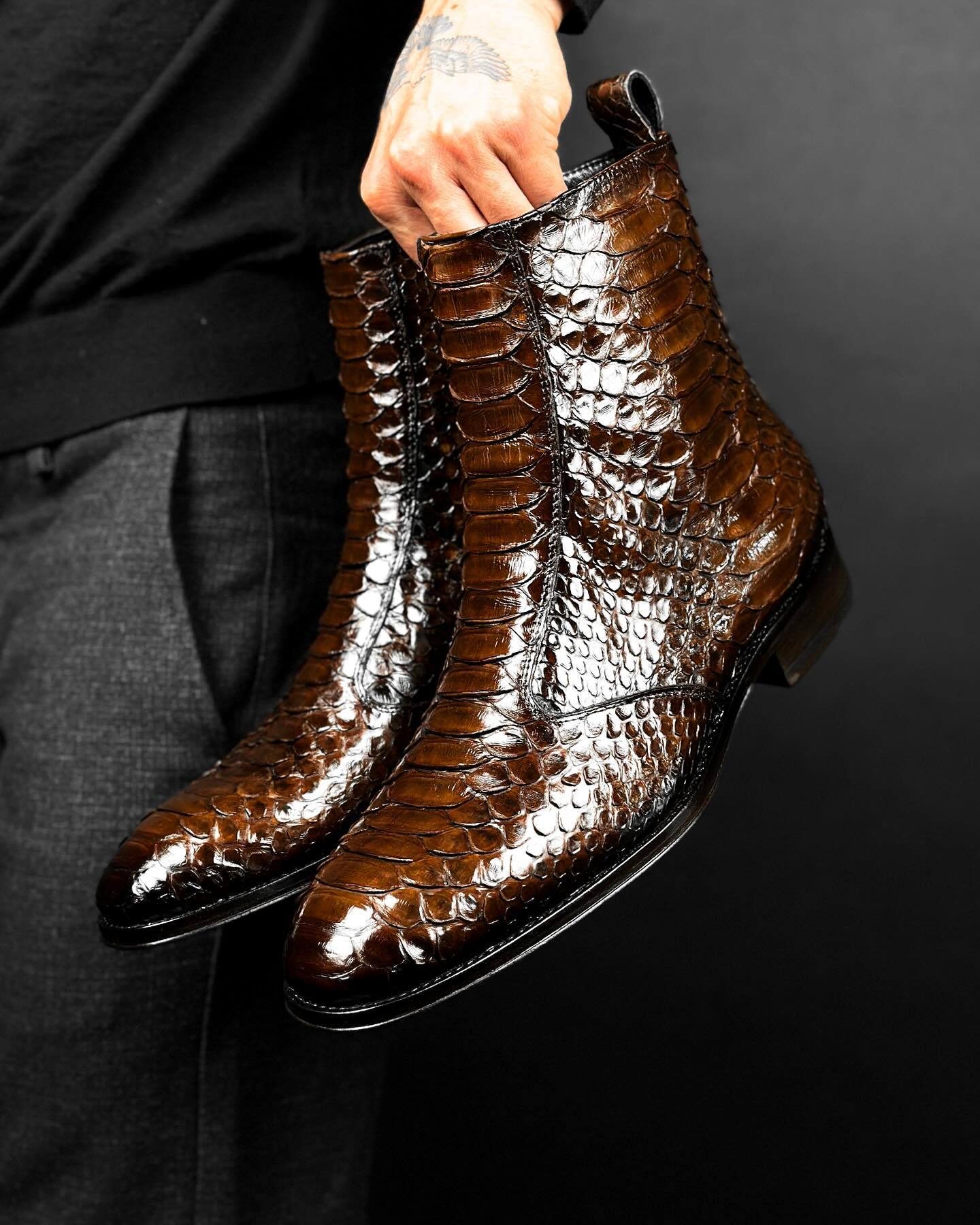 Dark brown crocodile leather gentleman boots