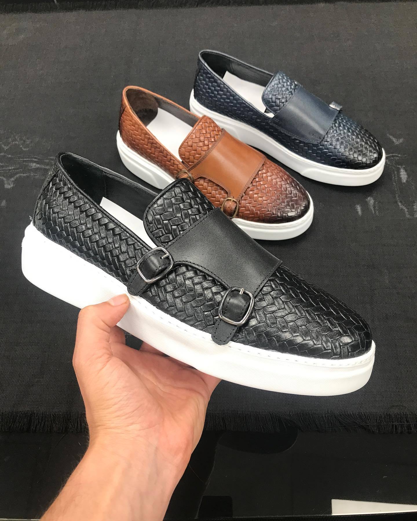 Black warrior mesh metamorphic double buckle sneakers