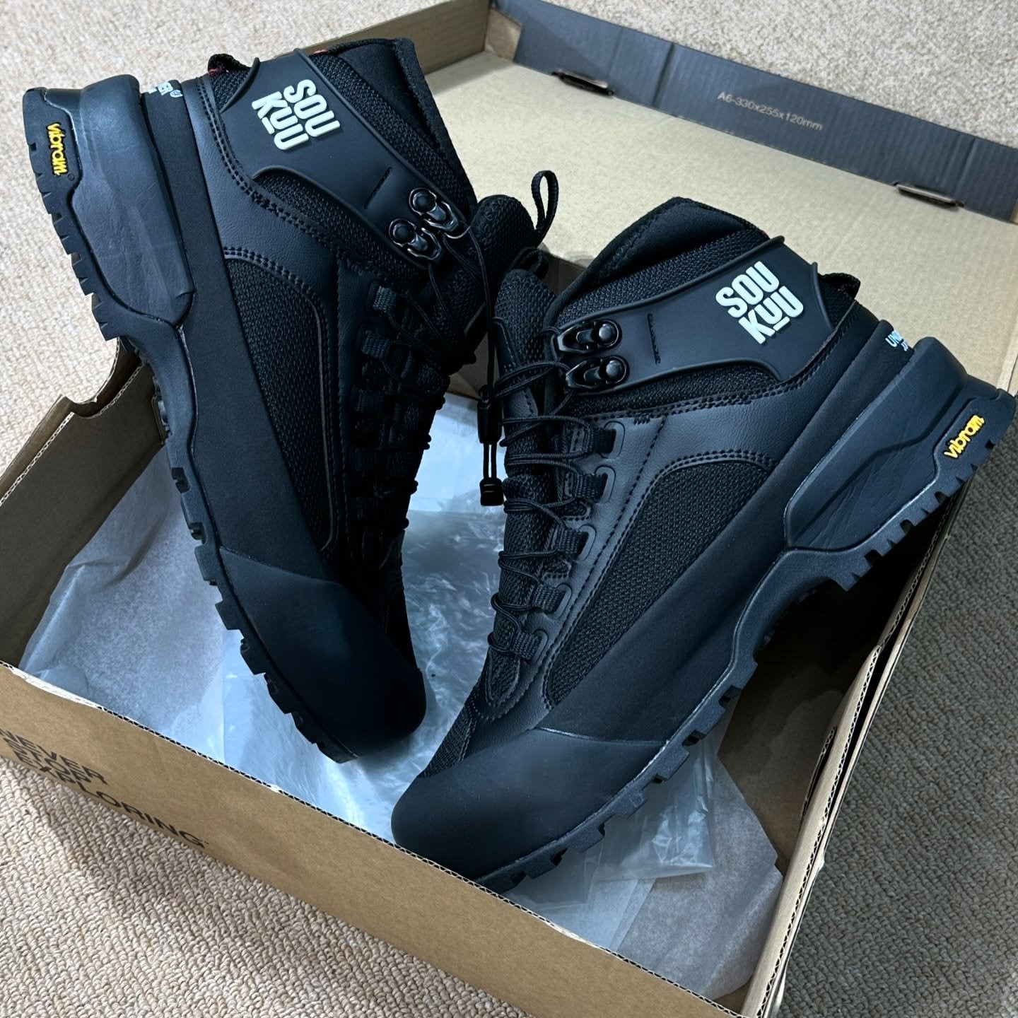 Black velvet casual sports non-slip shoes