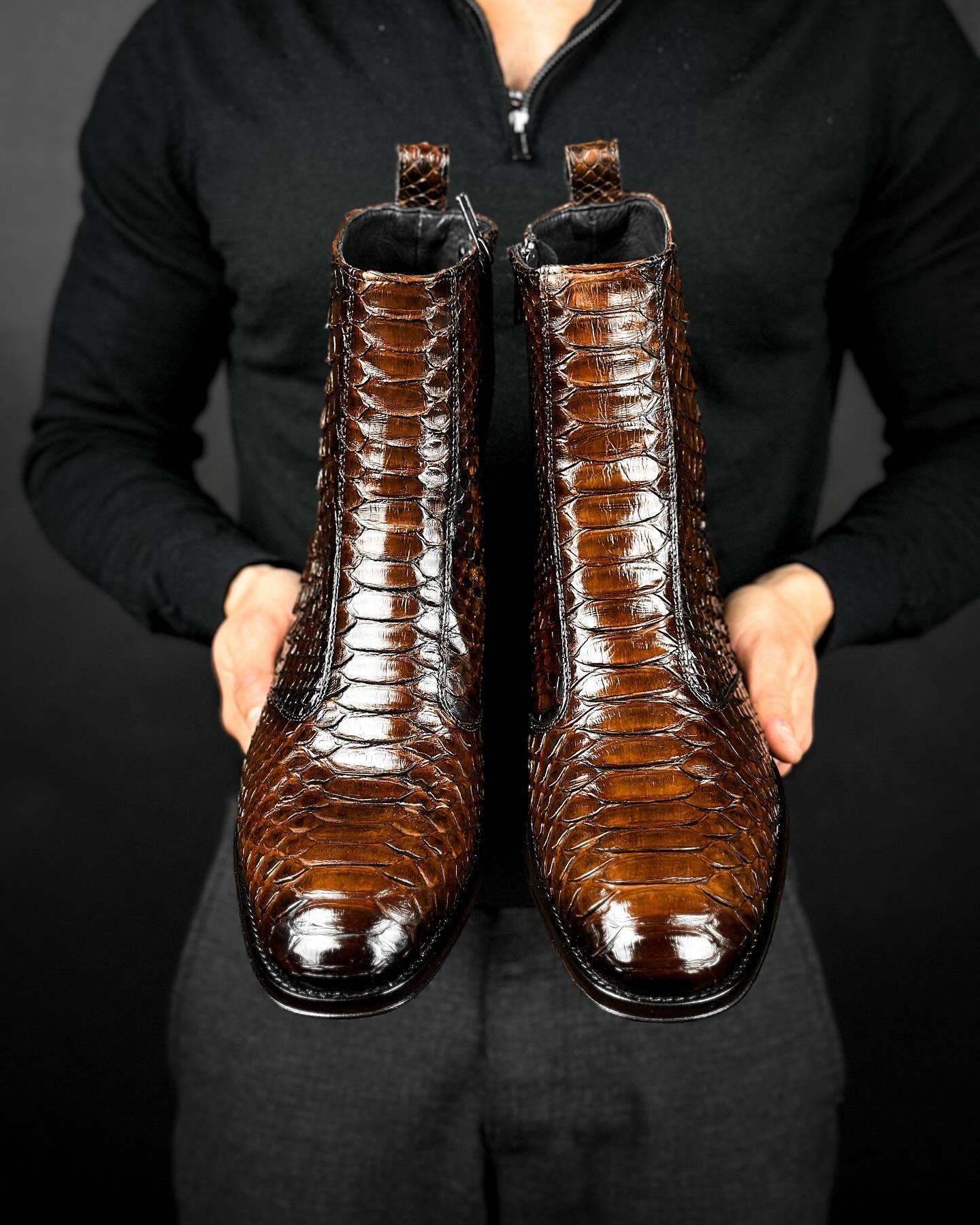 Dark brown crocodile leather gentleman boots