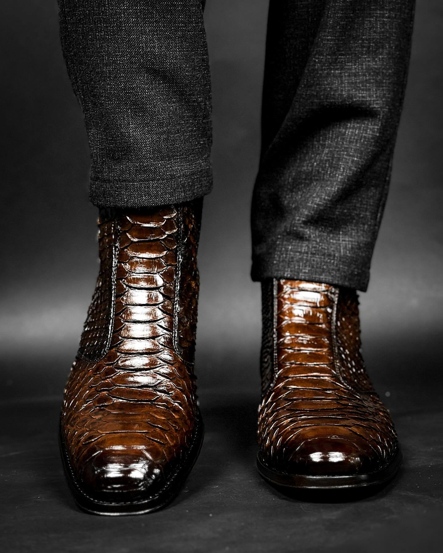 Dark brown crocodile leather gentleman boots