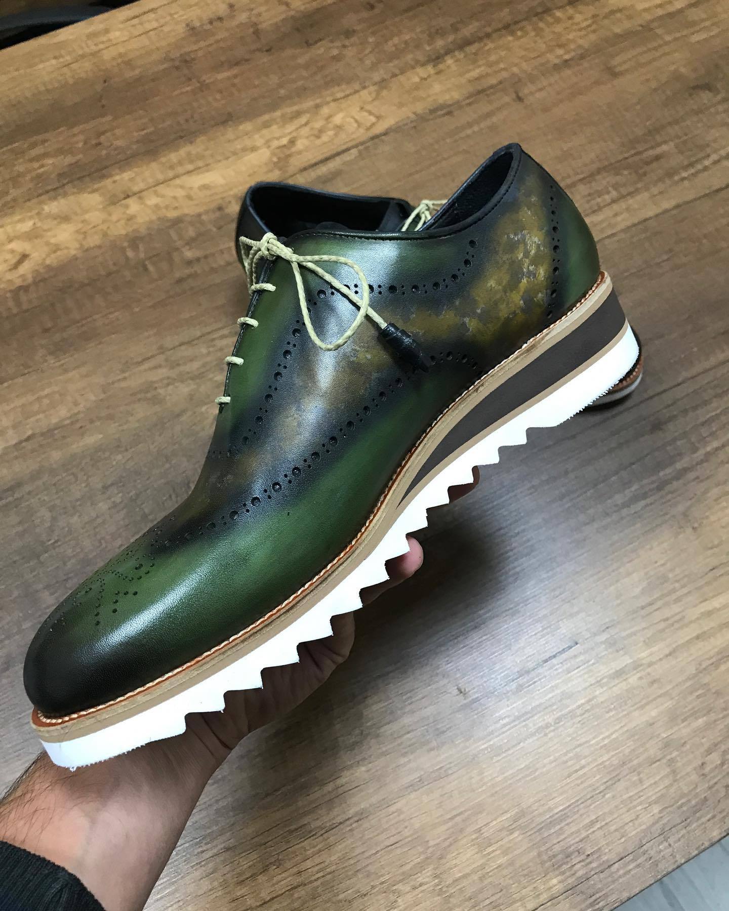 Dark green gradient breathable sports leather shoes