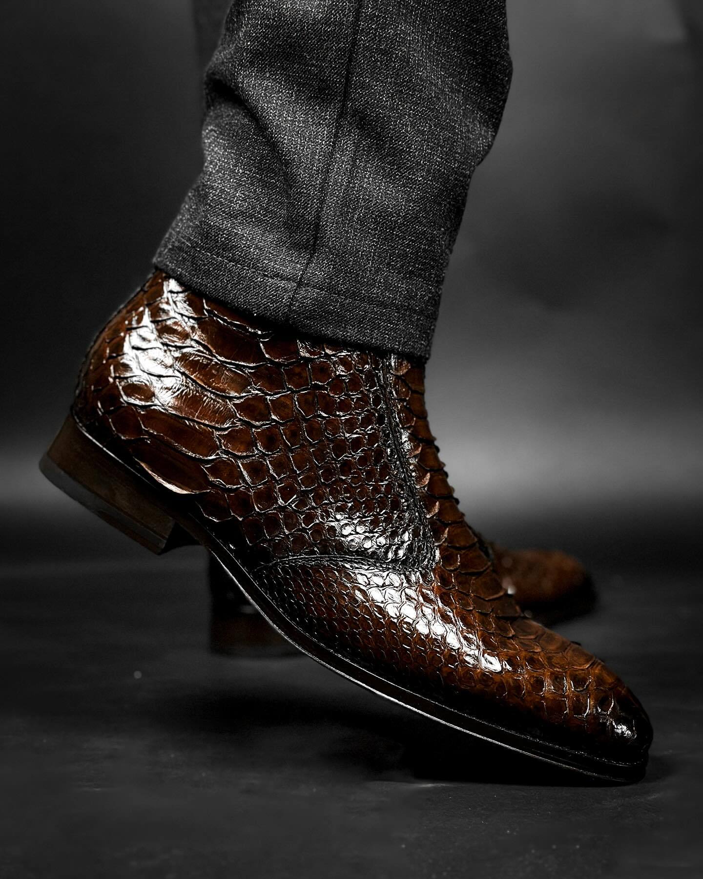 Dark brown crocodile leather gentleman boots
