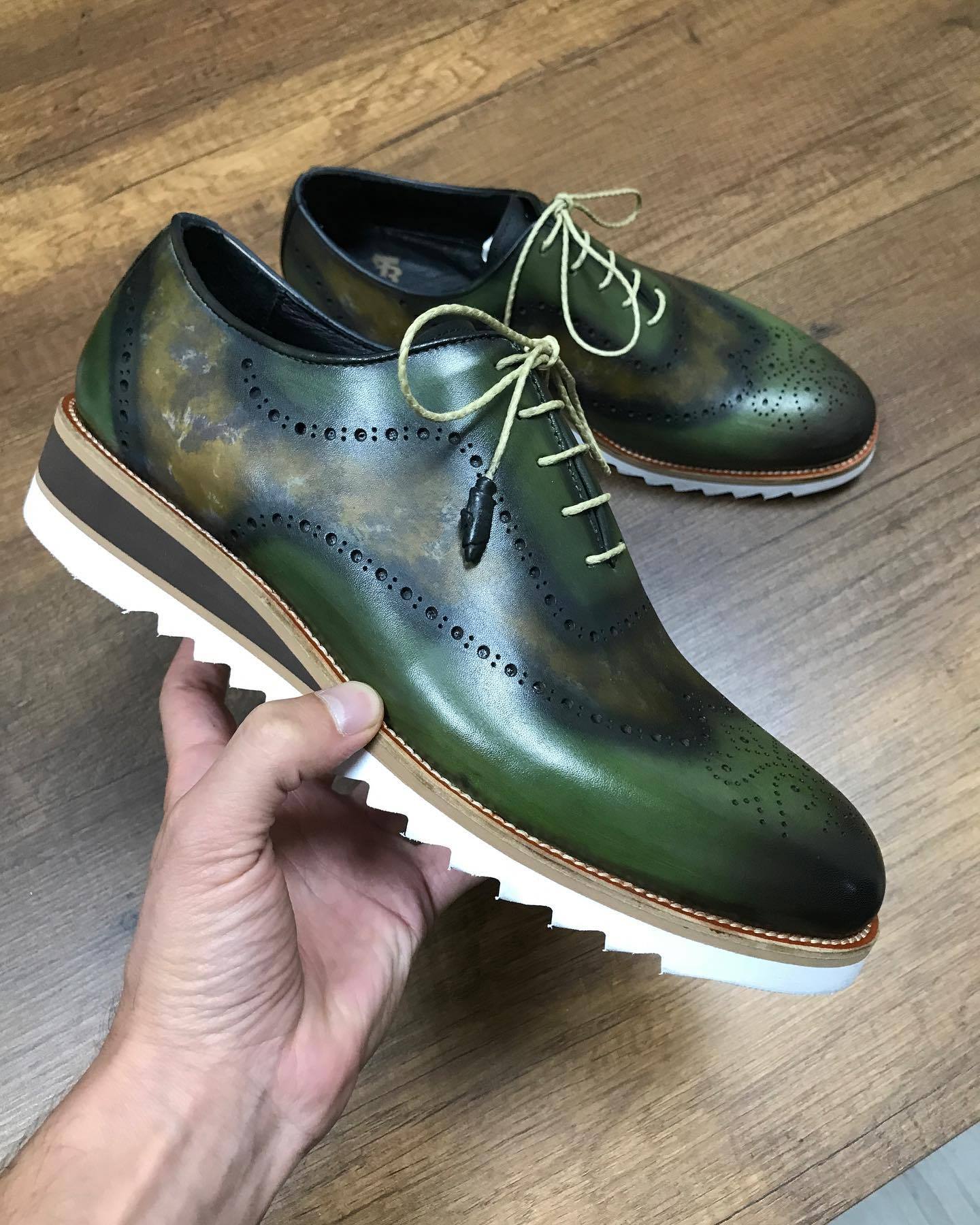 Dark green gradient breathable sports leather shoes