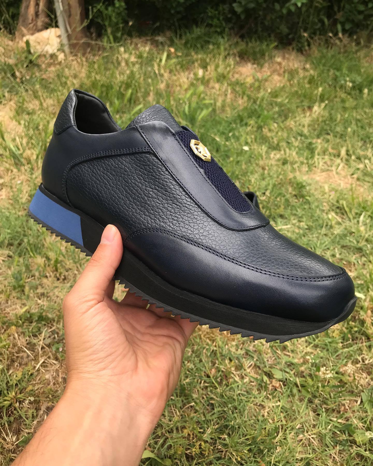 Lace-free black samurai sneakers