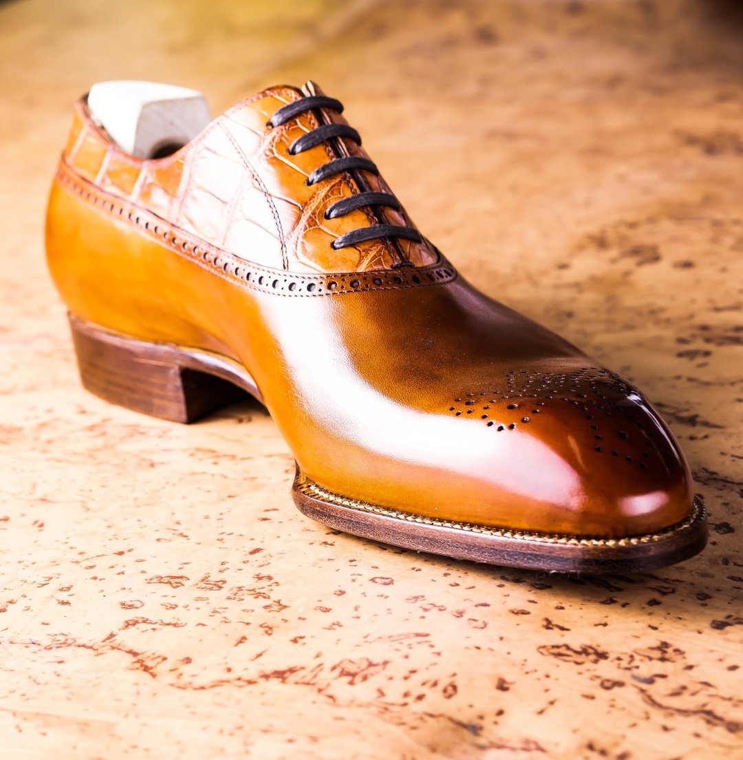 Textured crocodile leather light brown leather shoes