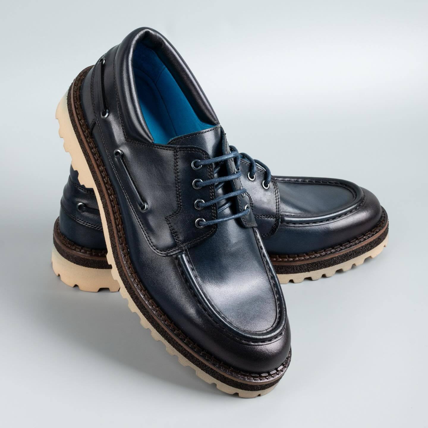 Dark blue Italian leather sports shoes