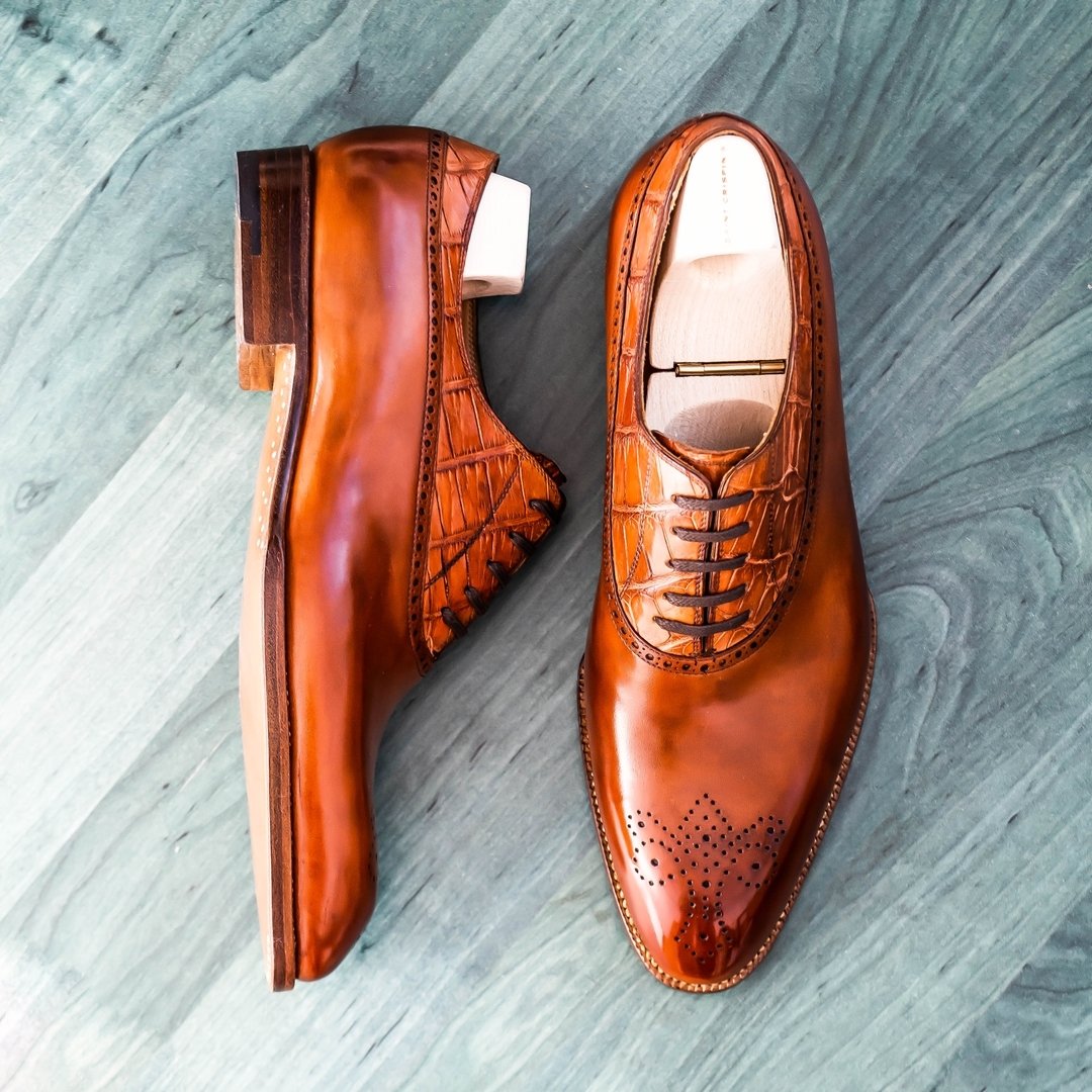 Textured crocodile leather light brown leather shoes