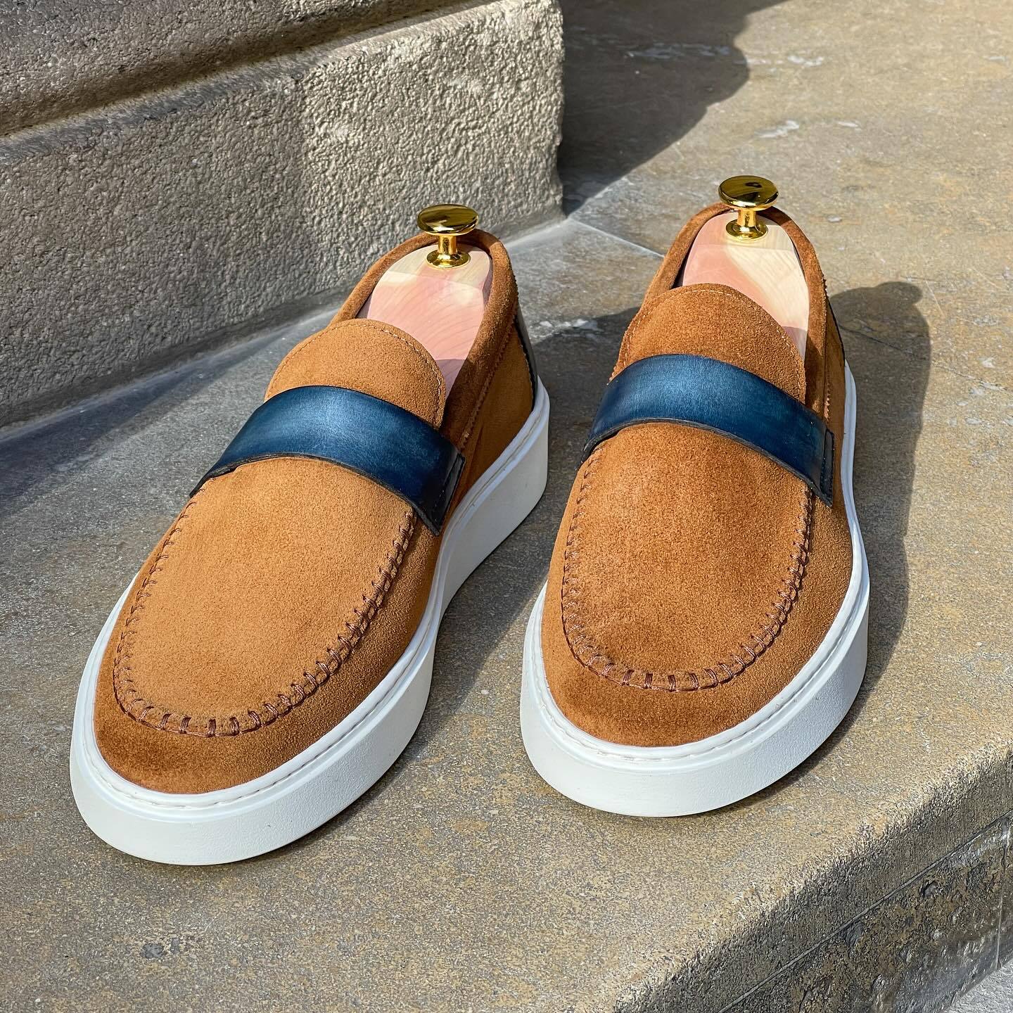 Khaki casual sneakers