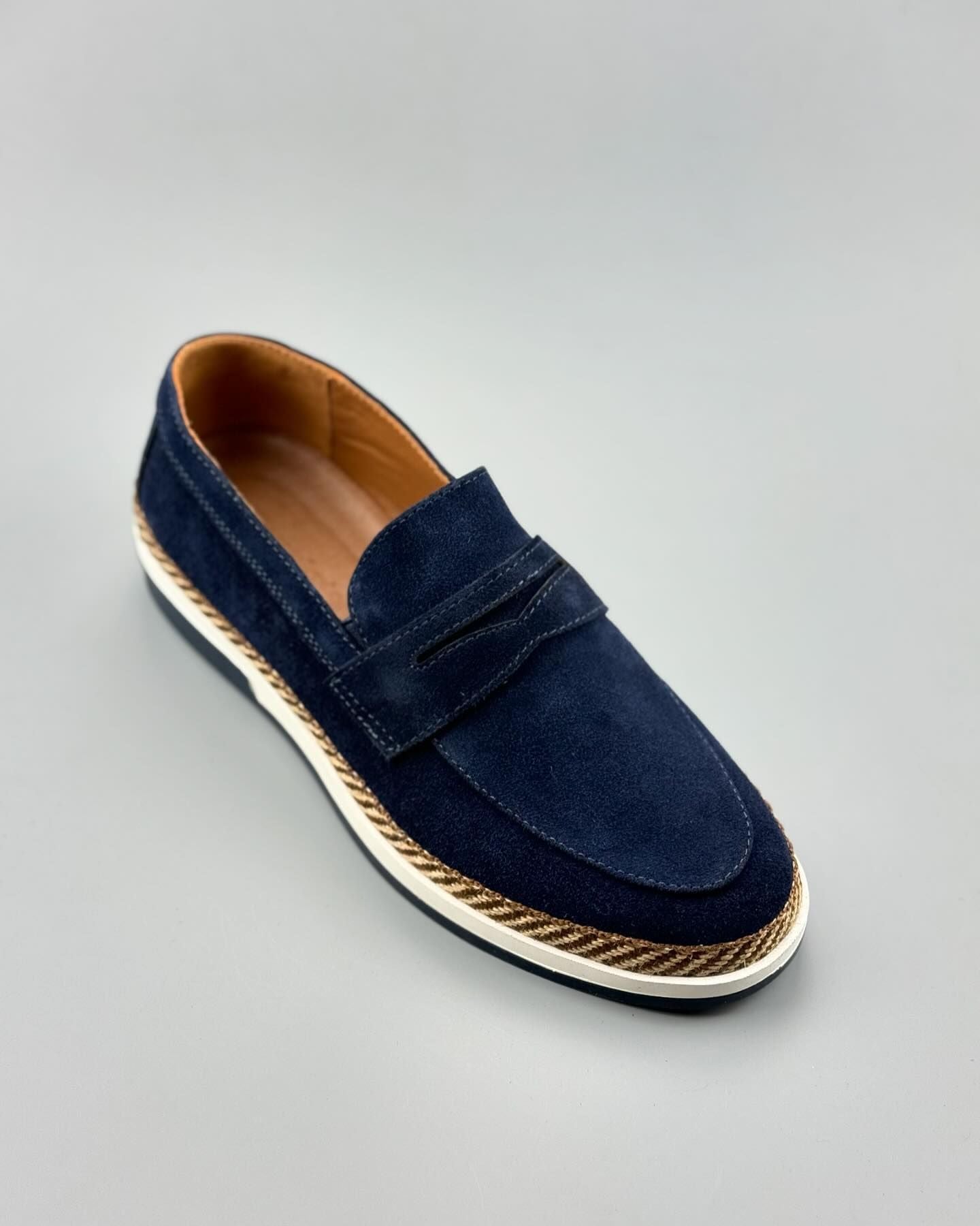 Dark blue canvas casual shoes