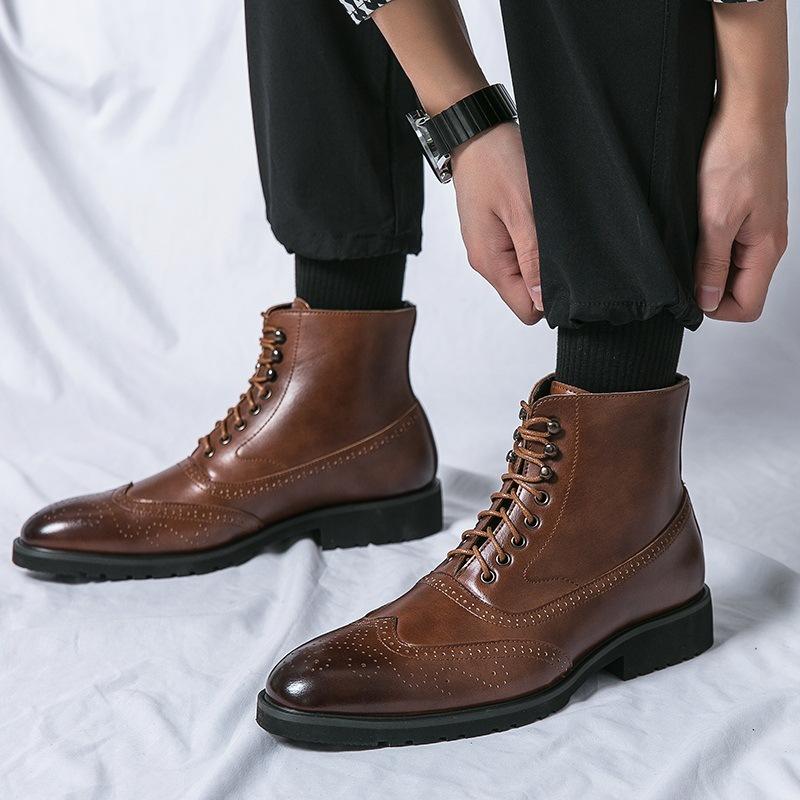High end pointed Brock carved double fighting color British casual leather boots