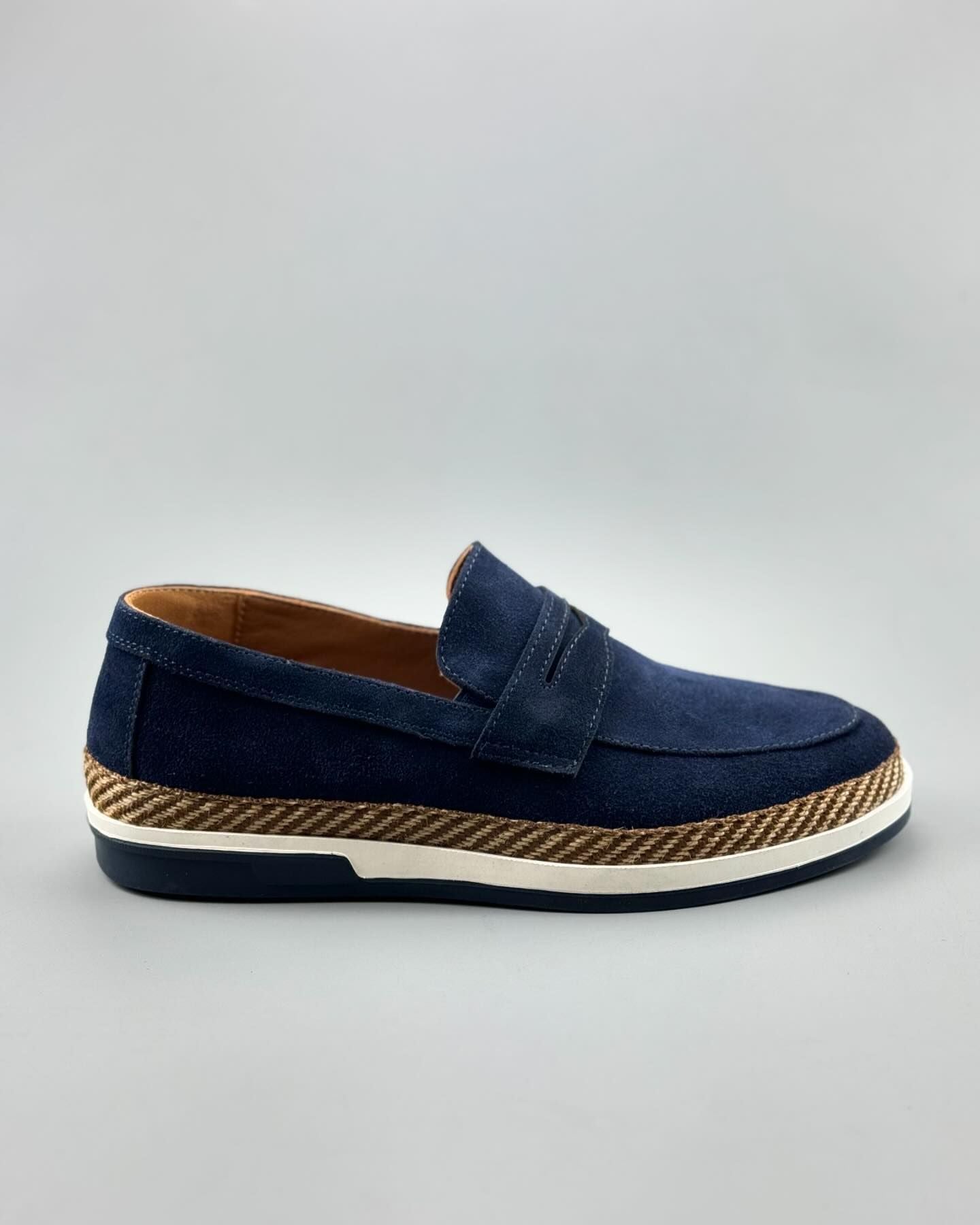 Dark blue canvas casual shoes