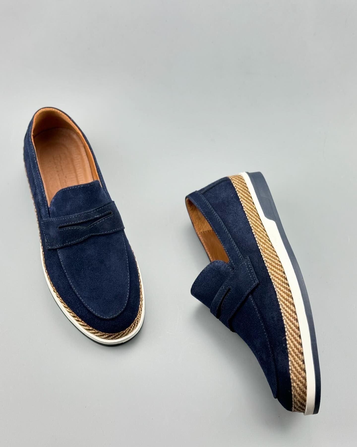 Dark blue canvas casual shoes
