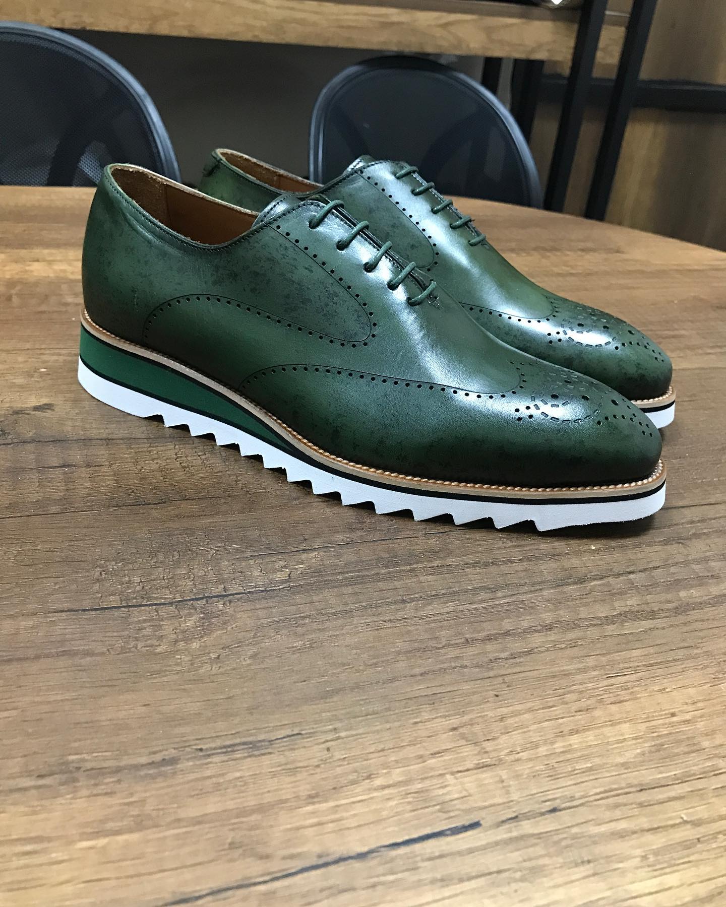 Dark blue gentlemen's breathable soft-soled leather shoes