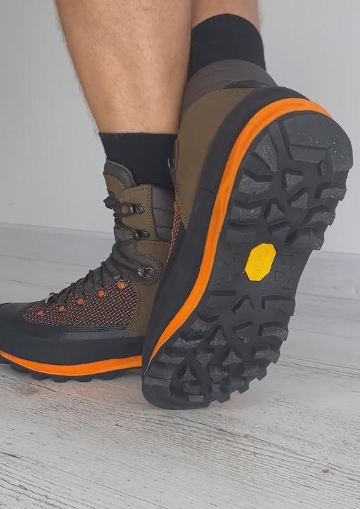 Brown and orange velvet tightened shoelaces mountaineering cold-proof sports shoes