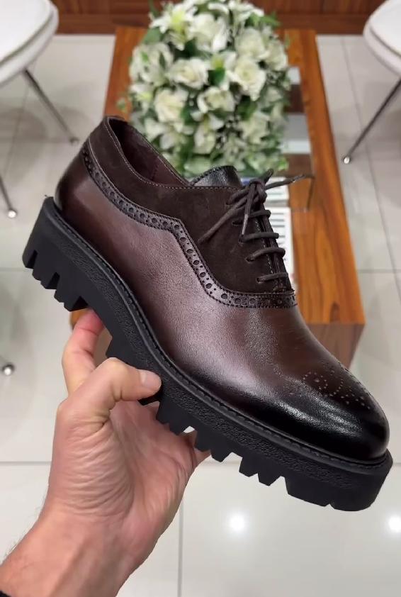 Casual perforated Italian leather shoes