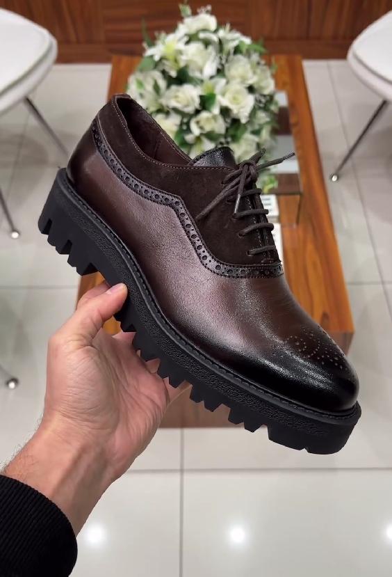 Casual perforated Italian leather shoes
