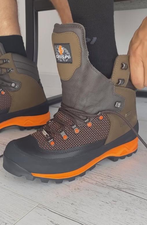 Brown and orange velvet tightened shoelaces mountaineering cold-proof sports shoes