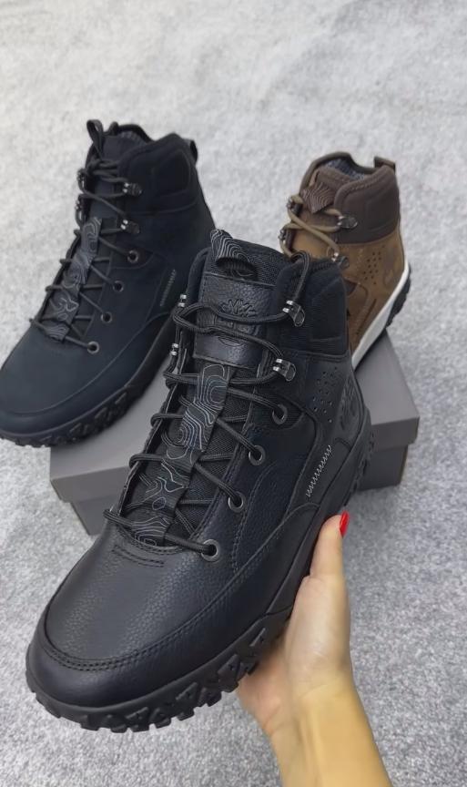 Embroidered textured high-top sneakers