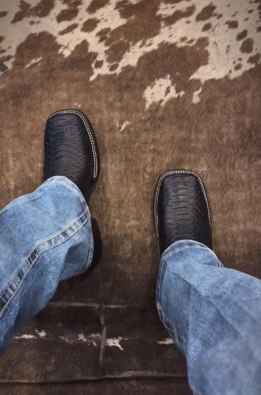 Dark blue textured mid-top denim boots