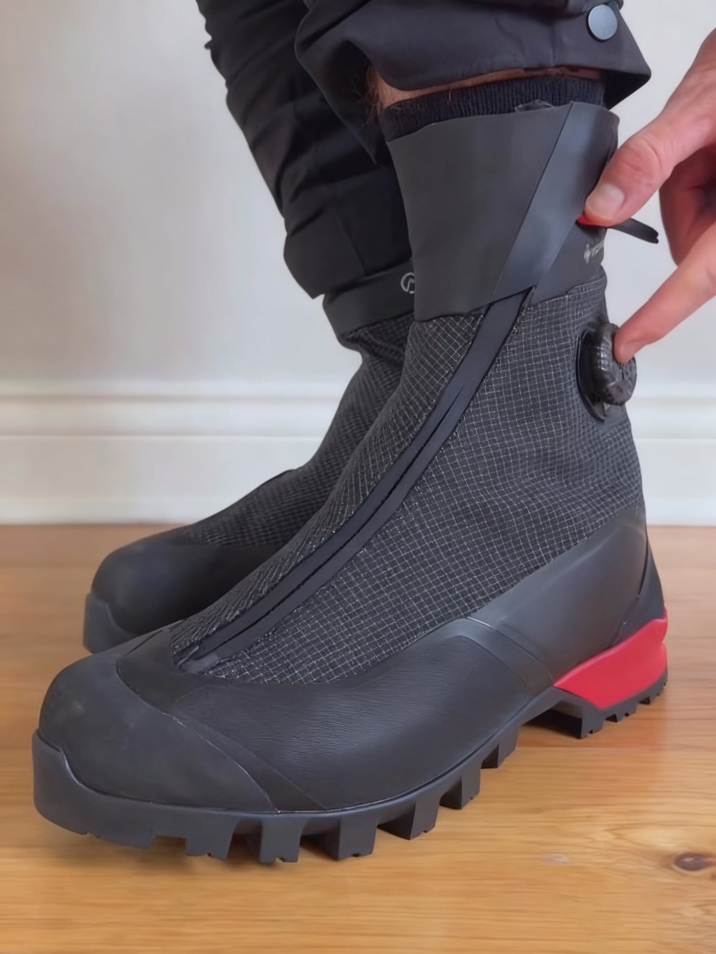 Black fleece-lined full-coverage sneakers