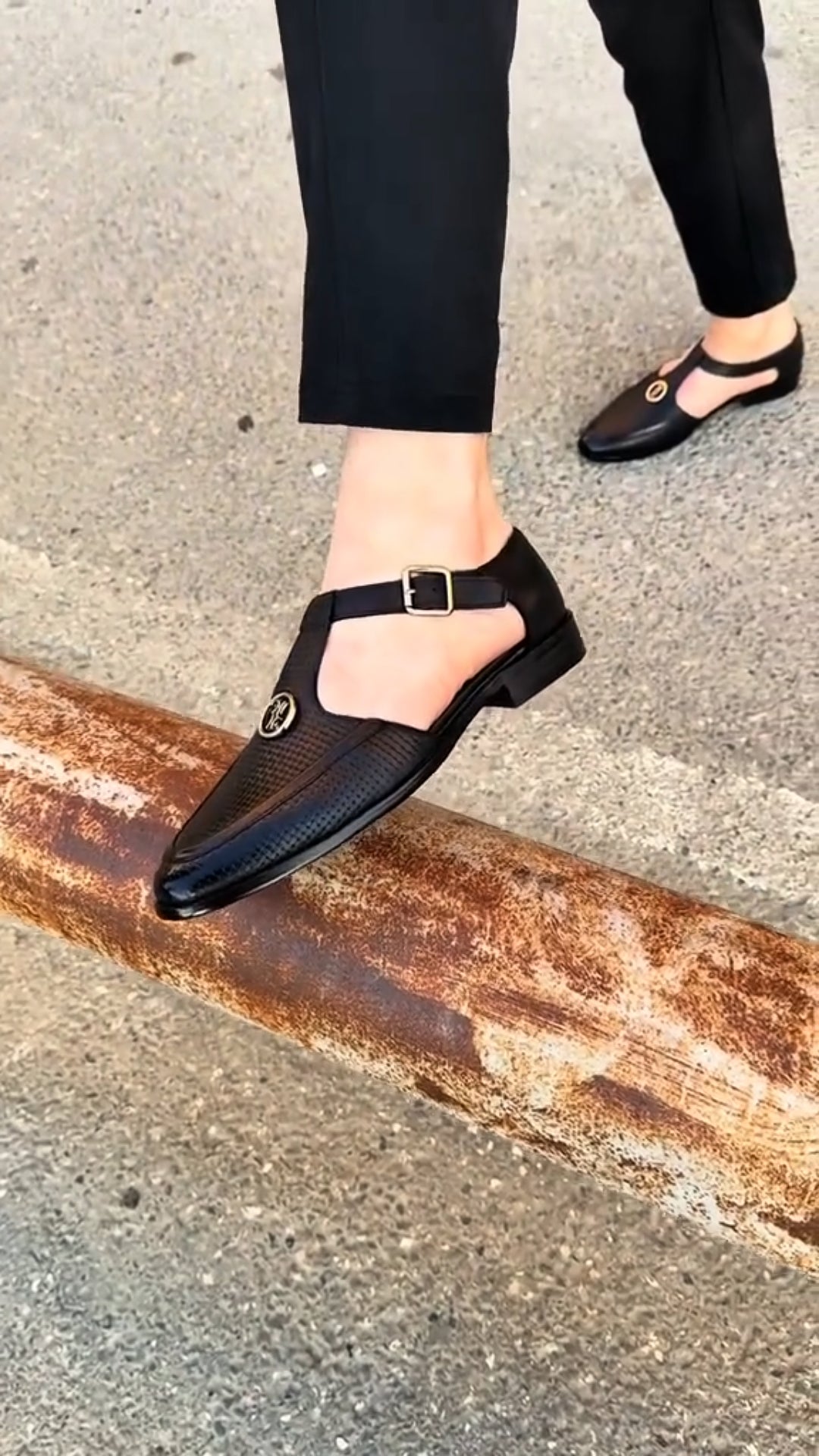 Casual hollow men's sandals