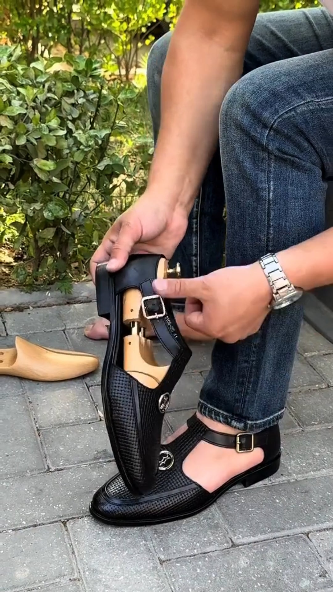 Casual hollow men's sandals