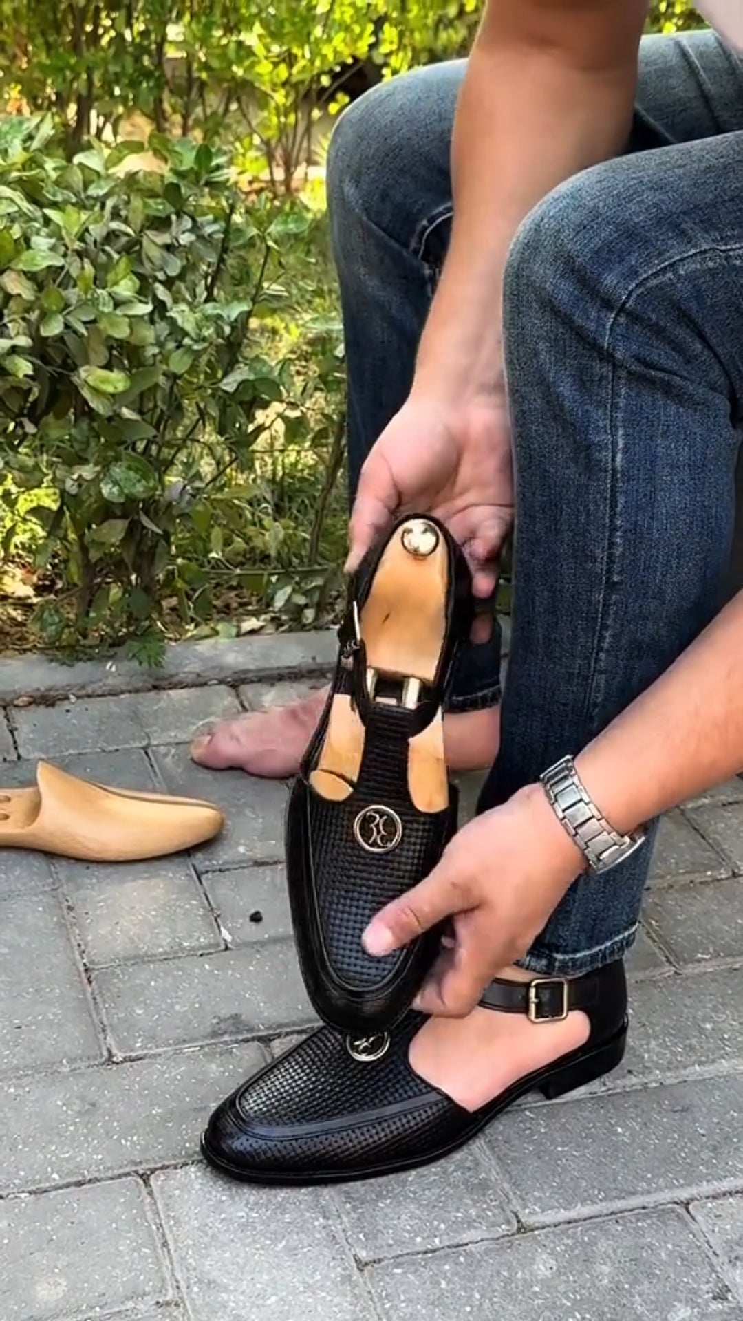 Casual hollow men's sandals