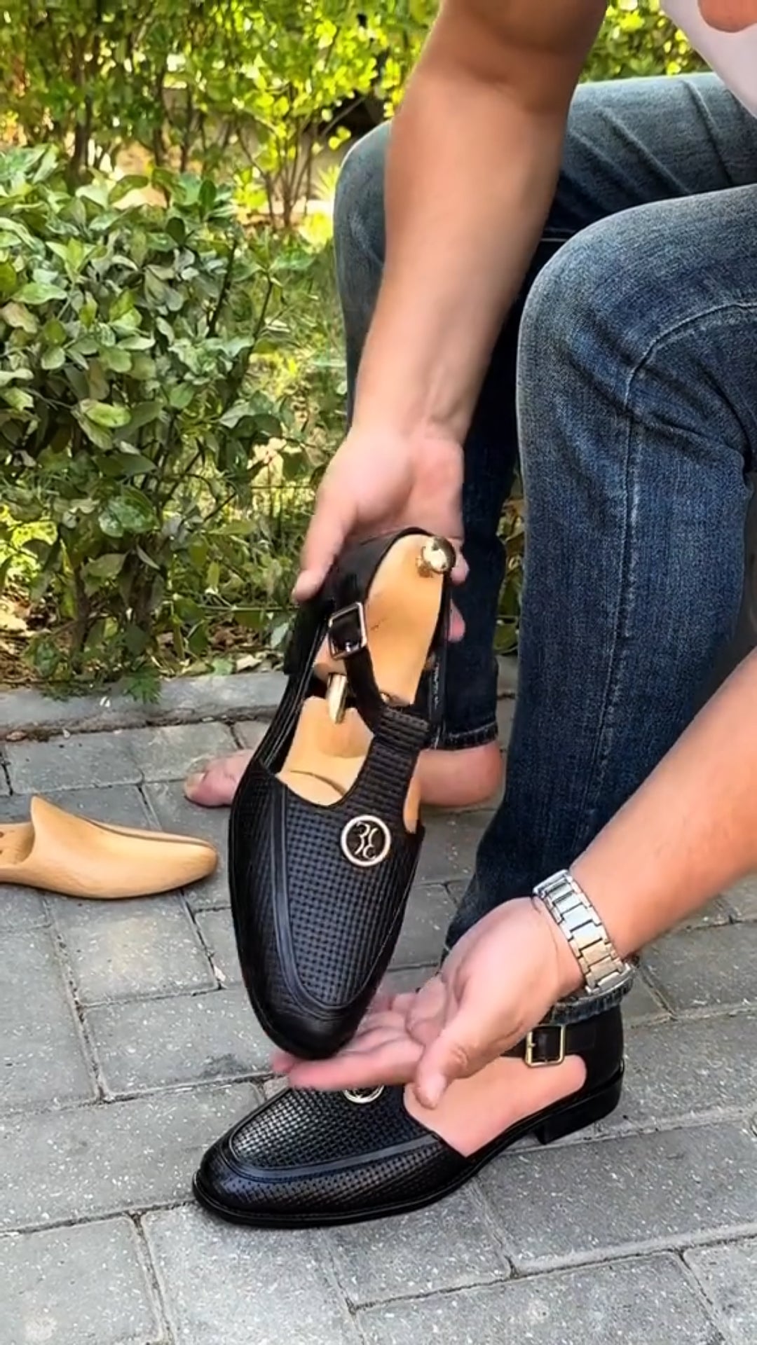 Casual hollow men's sandals
