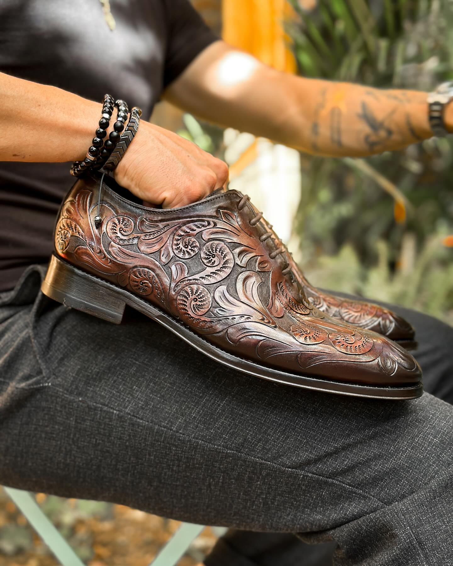 Texture engraved dark brown leather shoes