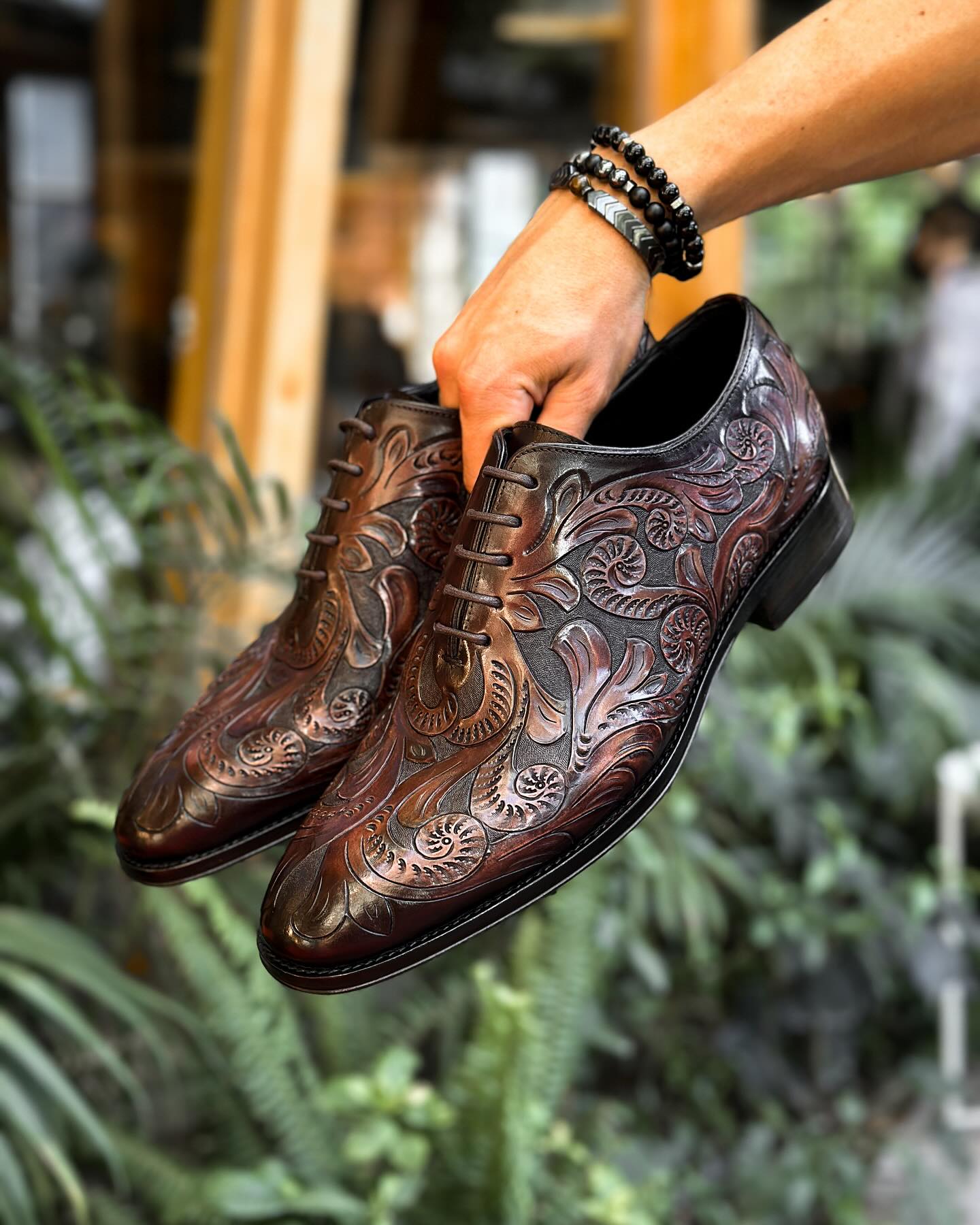 Texture engraved dark brown leather shoes