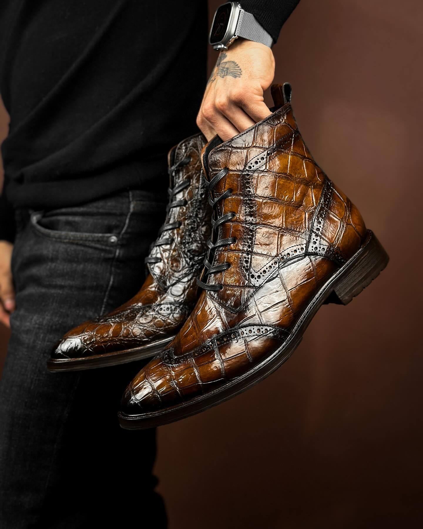 Lace-up dark brown crocodile leather gentleman boots