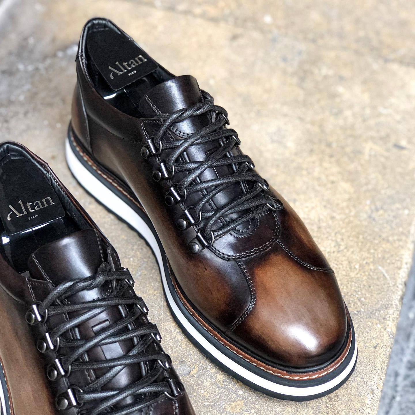 Dark coffee gradient sports leather shoes