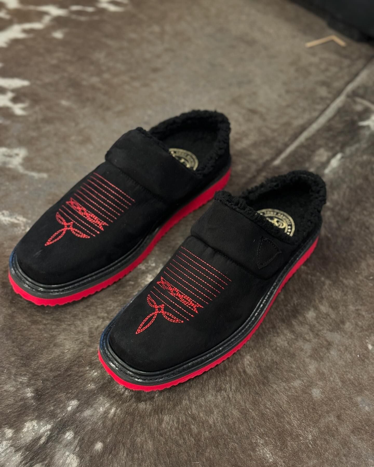 Red embroidered plush casual shoes