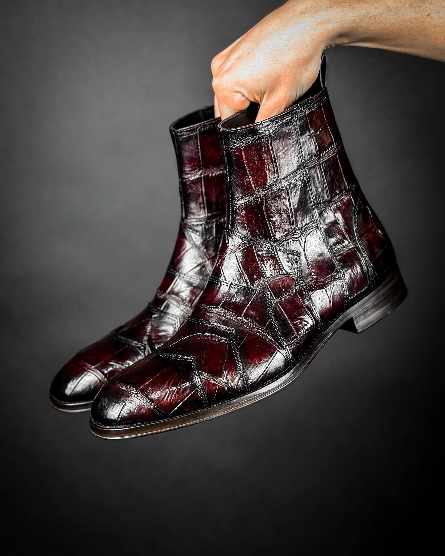 Glossy side-zip block textured leather boots