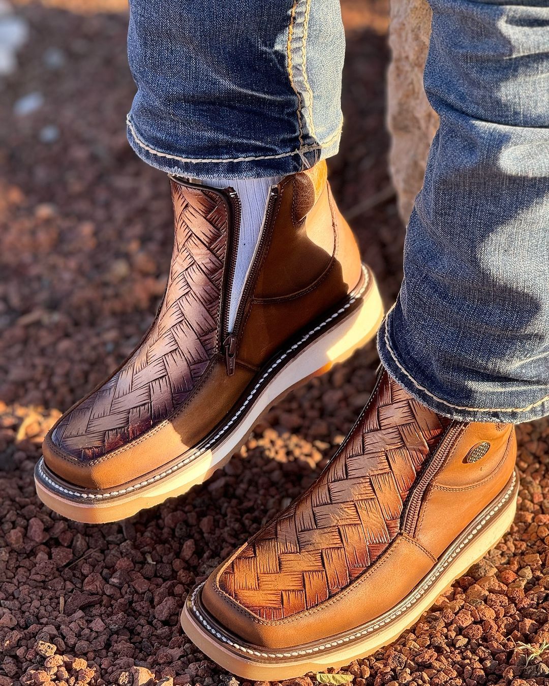 Interwoven plaid brown double-sided zippered boots