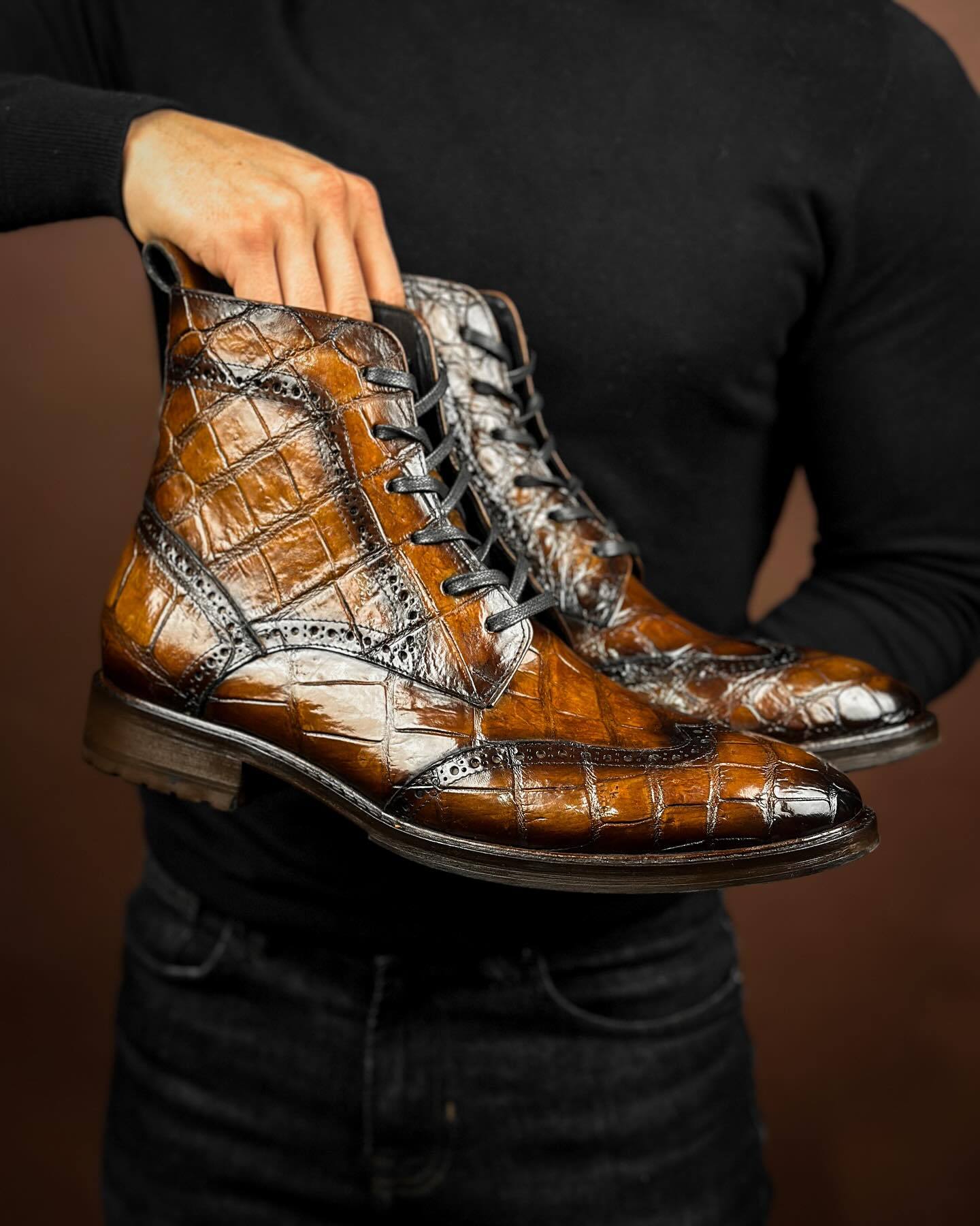 Lace-up dark brown crocodile leather gentleman boots