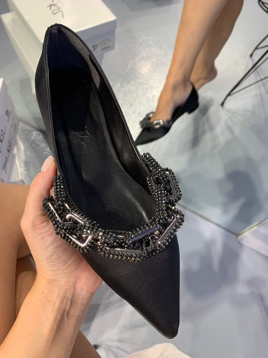 Black chain flat shoes