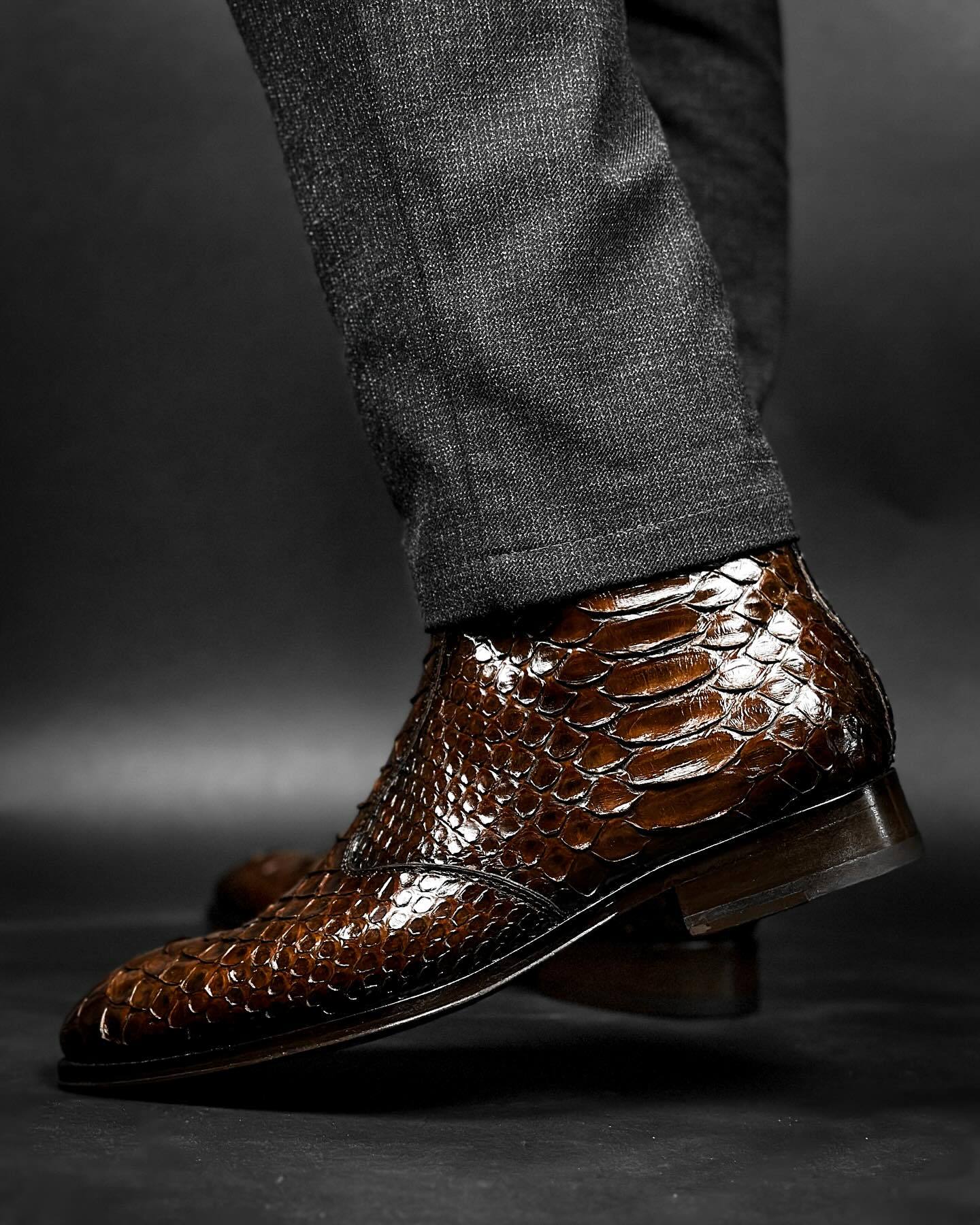 Dark brown crocodile leather gentleman boots