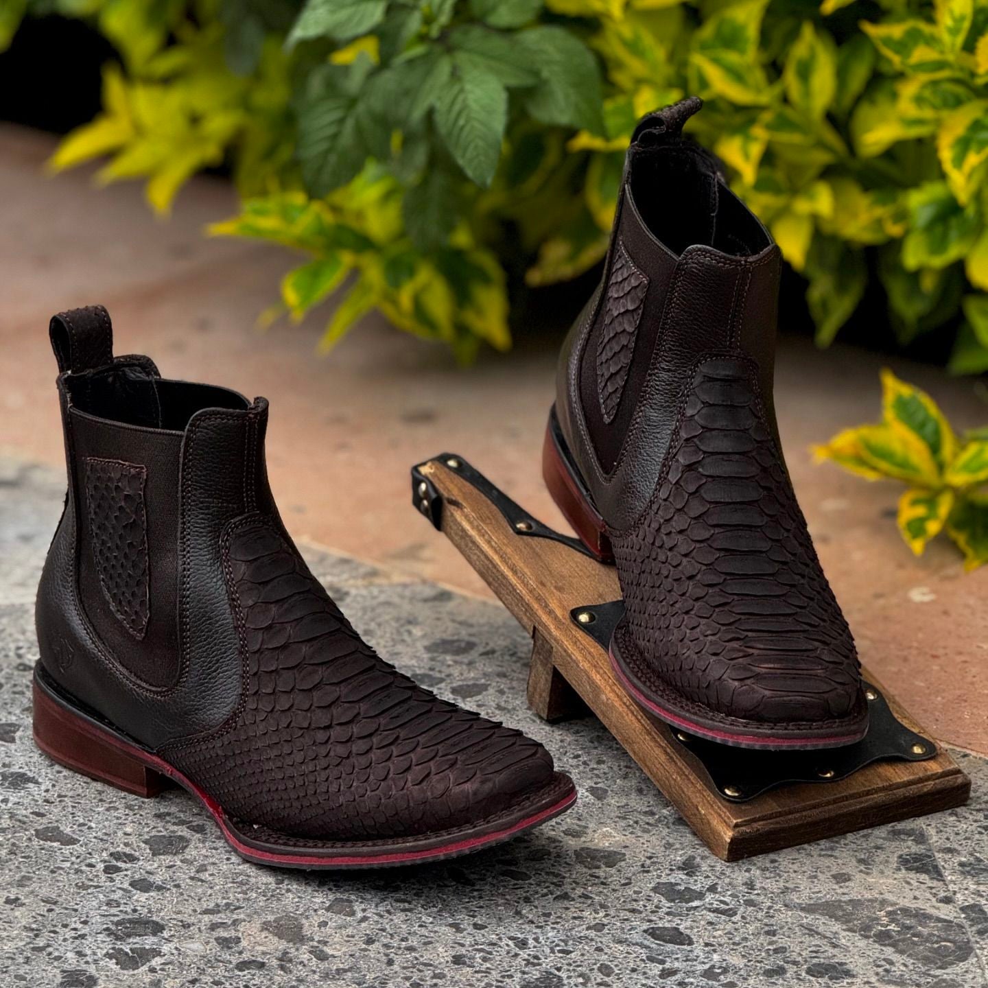 Dark brown crocodile pattern high-end leather boots